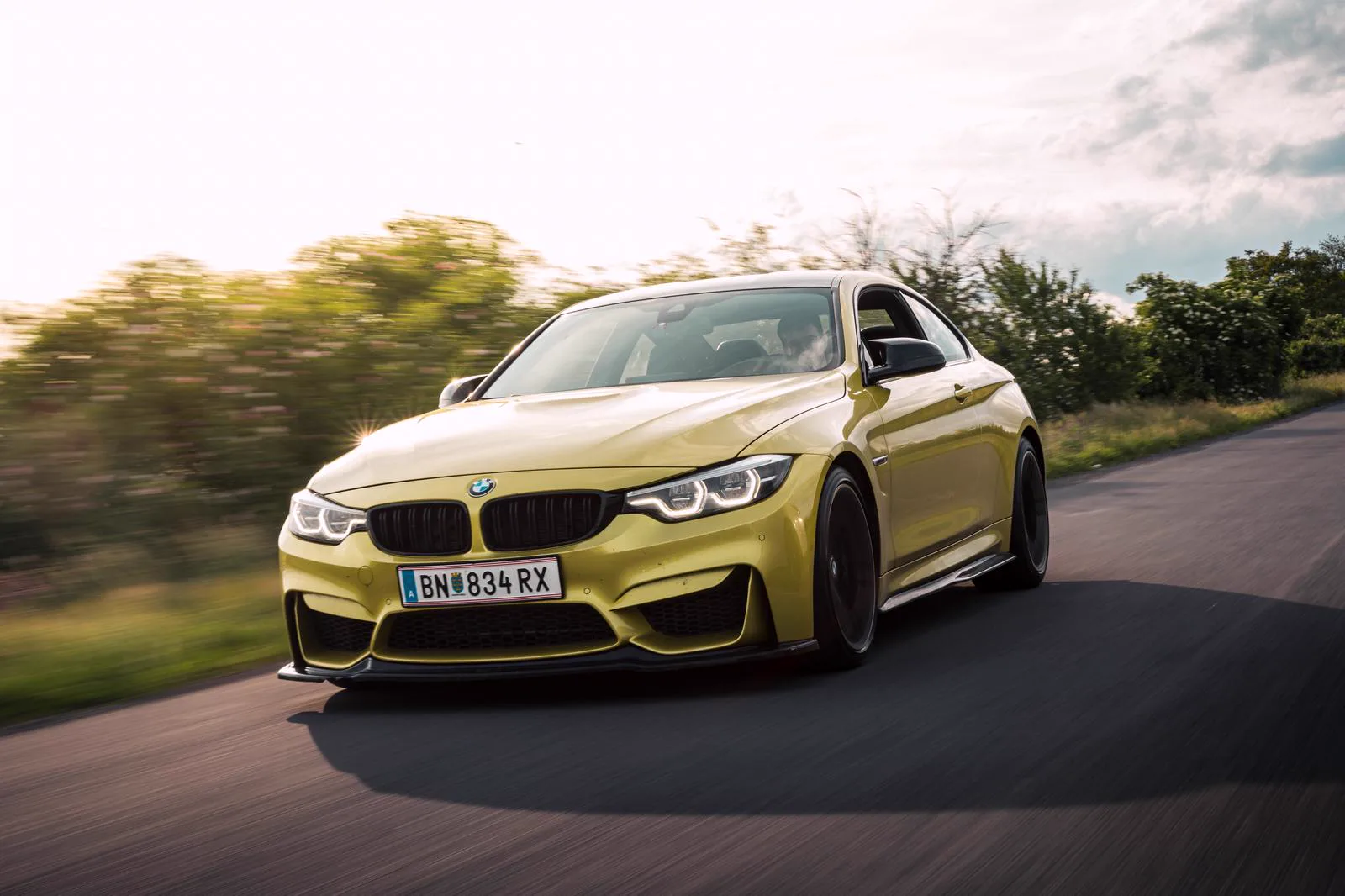 BMW M4 F82 gold Austin Yellow